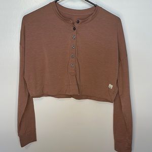 VUORI Avalon Henley long sleeve crop top size medium